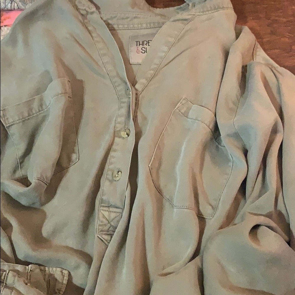A nice green top that folds up collar neck